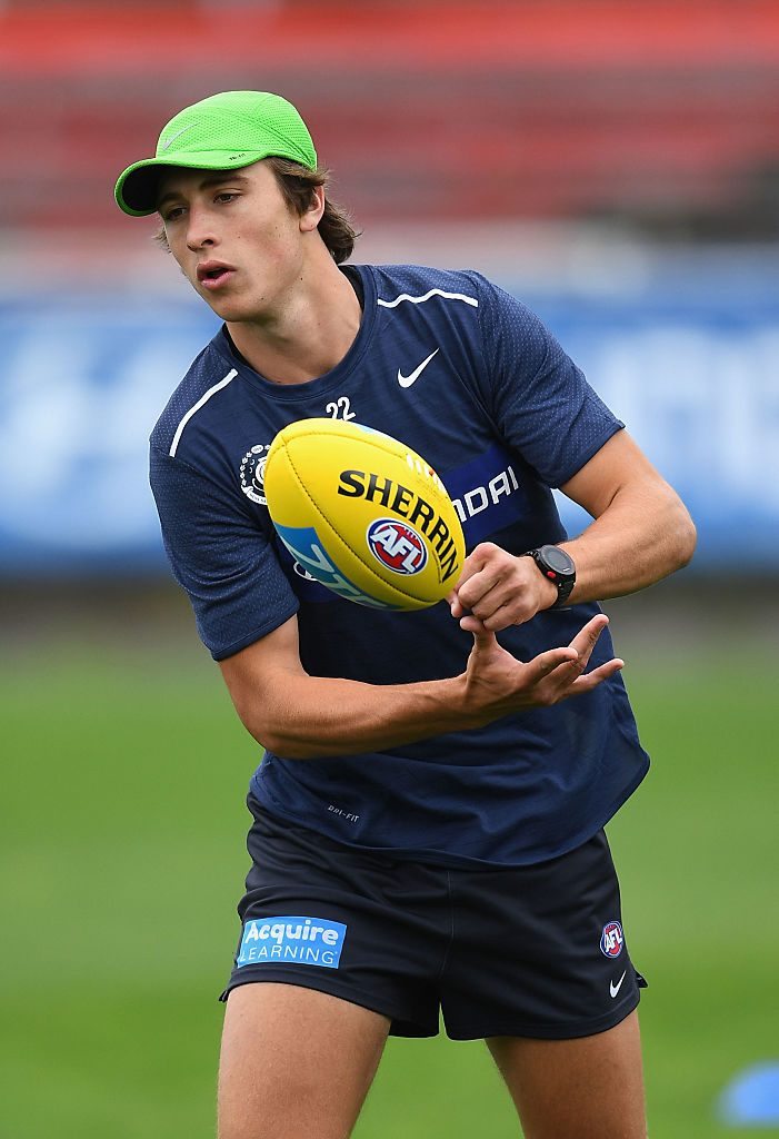 MELBOURNE, AUSTRALIA - NOVEMBER 14: Caleb Marchbank of the Blues handballs during the Carlton Blues AFL pre-season training session at Ikon Park on November 14, 2016 in Melbourne, Australia. (Photo by Quinn Rooney/Getty Images)